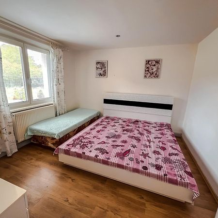 3 Bedroom Apartment In The Part Of The City Banská Bystrica Extérieur photo